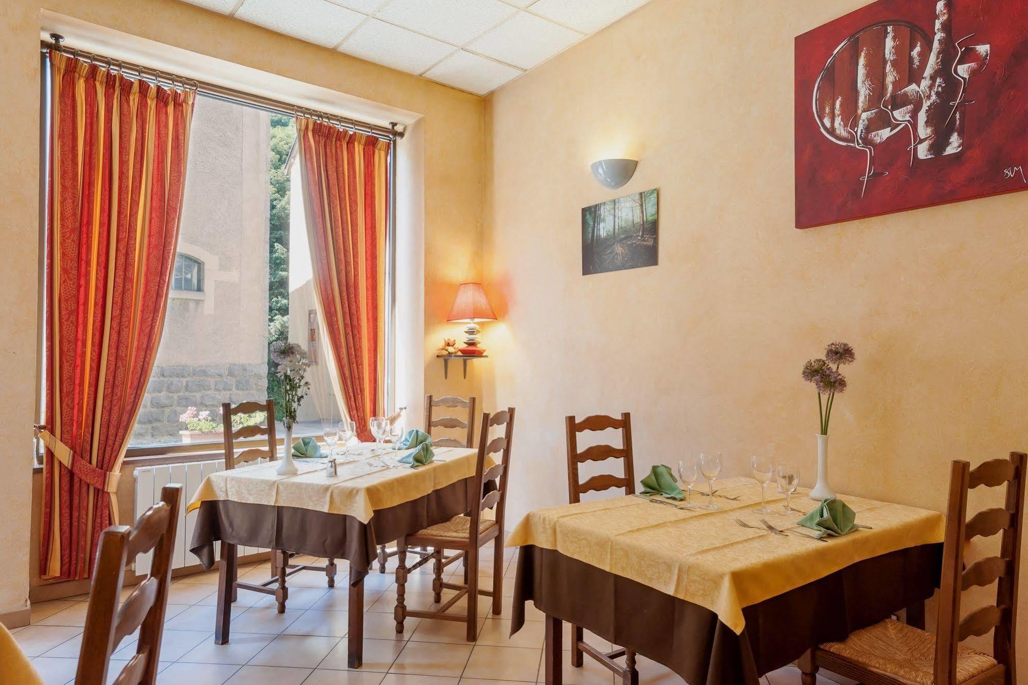 Hotel Restaurant Le Saint Clement Exterior foto